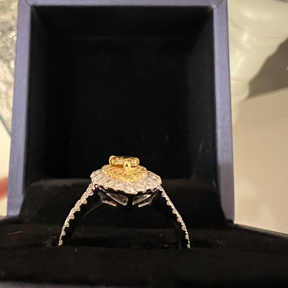 Cirari Couture Orange Yellow Pear diamond halo ring, 18k 2 tone ring - Picture 4 of 7